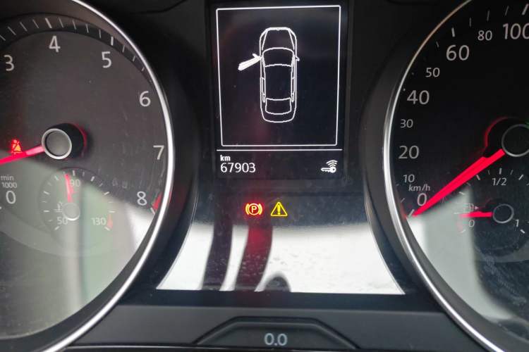Used Volkswagen Magotan 2019 330TSI DSG Leading Edition China V Standard Odometer Close Up