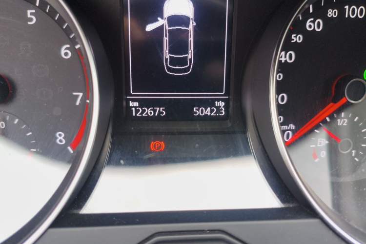 Used Volkswagen Magotan 2019 330TSI DSG Luxury Version China VI Standard Odometer Close Up