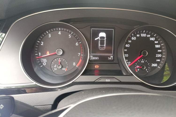 Used Volkswagen Magotan 2019 330TSI DSG Leading Edition China V Standard Odometer Close Up