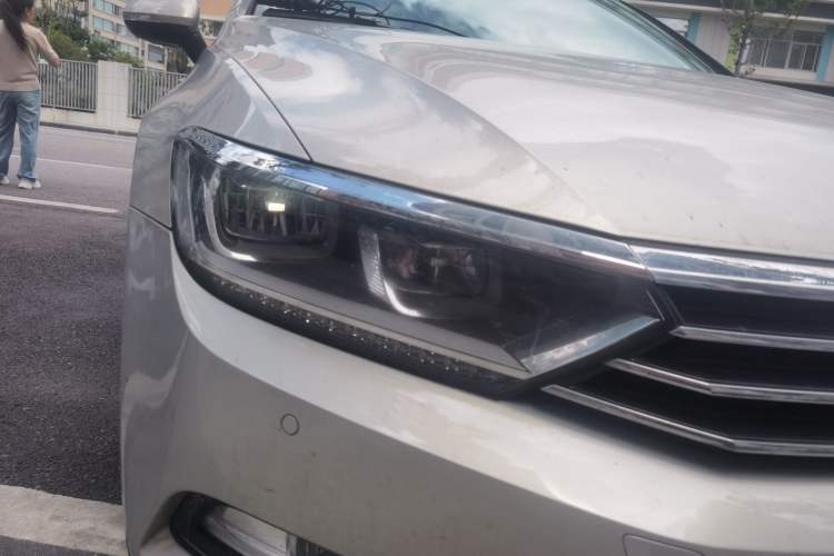 Used Volkswagen Magotan 2019 330TSI DSG Leading Model China VI Standard Right Front Headlight