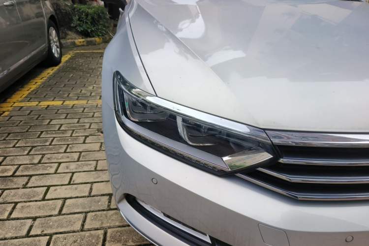 Used Volkswagen Magotan 2019 330TSI DSG Luxury Version China VI Standard Right Front Headlight