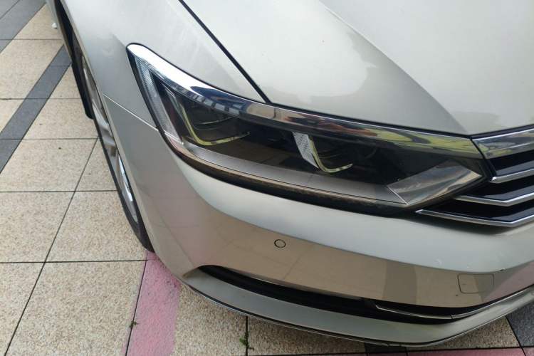 Used Volkswagen Magotan 2019 330TSI DSG Luxury Version China VI Standard Right Front Headlight