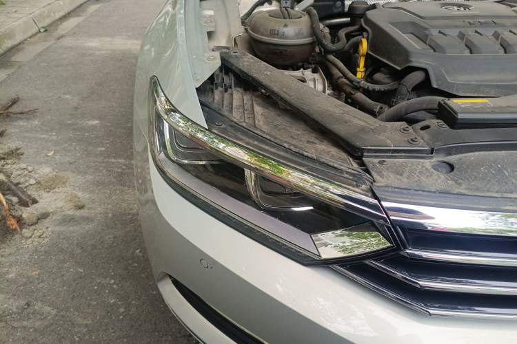Used Volkswagen Magotan 2019 330TSI DSG Leading Edition China V Standard Right Front Headlight