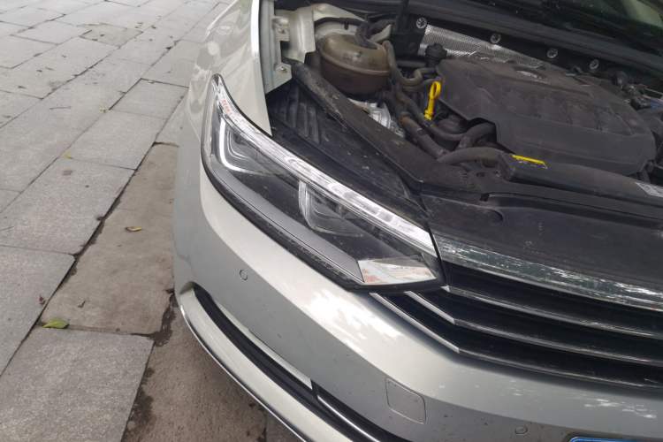 Used Volkswagen Magotan 2019 330TSI DSG Luxury Model China V Standard Right Front Headlight