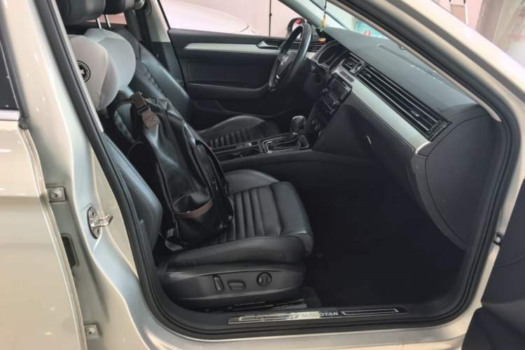 Used Volkswagen Magotan 2019 330TSI DSG Leading Model China VI Standard Right Front Seat