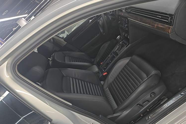 Used Volkswagen Magotan 2019 330TSI DSG Leading Model China VI Standard Right Front Seat