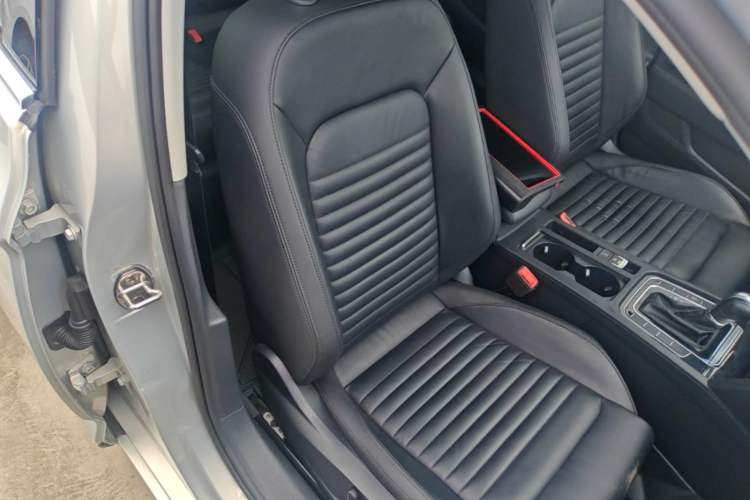 Used Volkswagen Magotan 2019 330TSI DSG Luxury Version China VI Standard Right Front Seat