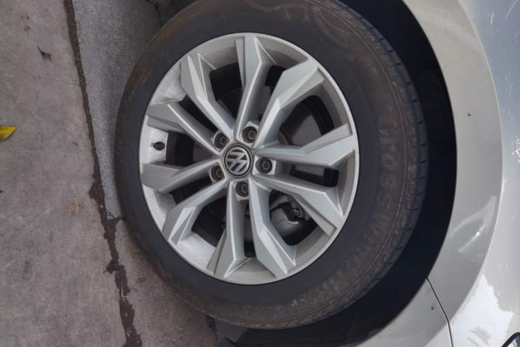 Used Volkswagen Magotan 2019 330TSI DSG Luxury Model China V Standard Right Front Wheel Hub
