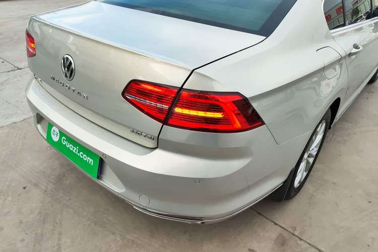 Used Volkswagen Magotan 2019 330TSI DSG Luxury Model China V Standard Right Rear Taillight