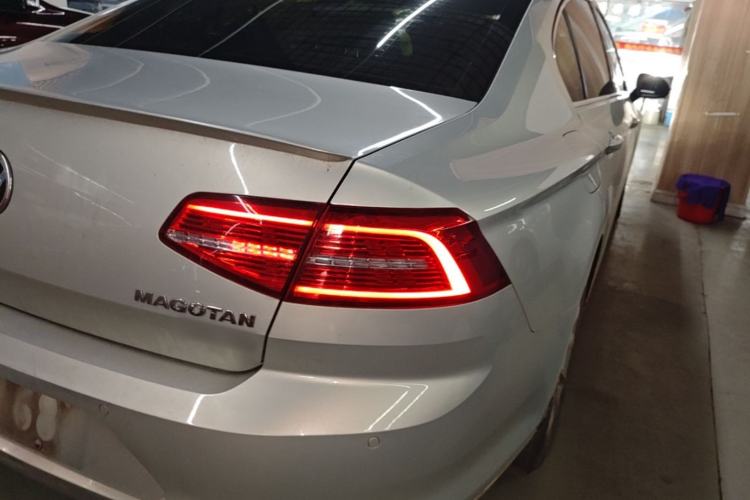 Used Volkswagen Magotan 2019 330TSI DSG Leading Model China VI Standard Right Rear Taillight