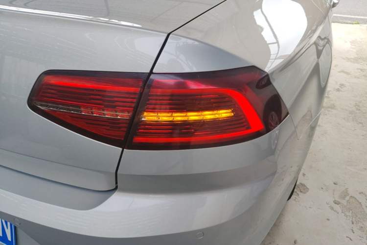 Used Volkswagen Magotan 2019 330TSI DSG Luxury Model China V Standard Right Rear Taillight