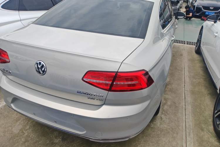Used Volkswagen Magotan 2019 330TSI DSG Luxury Version China VI Standard Right Rear Taillight