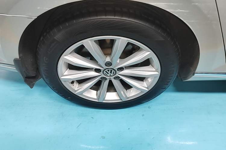 Used Volkswagen Magotan 2019 330TSI DSG Leading Edition China V Standard Right Rear Wheel Hub