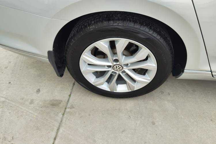 Used Volkswagen Magotan 2019 330TSI DSG Luxury Model China V Standard Right Rear Wheel Hub
