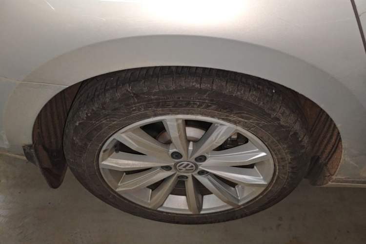 Used Volkswagen Magotan 2019 330TSI DSG Leading Model China VI Standard Right Rear Wheel Hub