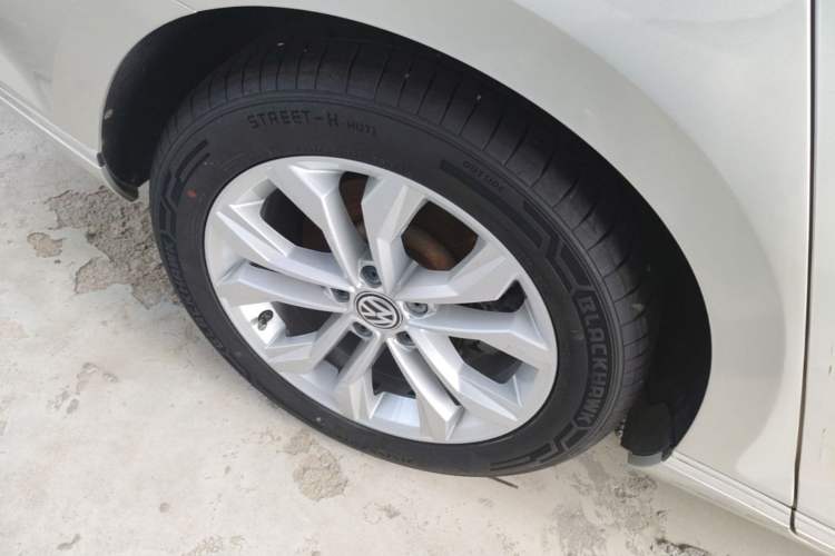 Used Volkswagen Magotan 2019 330TSI DSG Luxury Model China V Standard Right Rear Wheel Hub