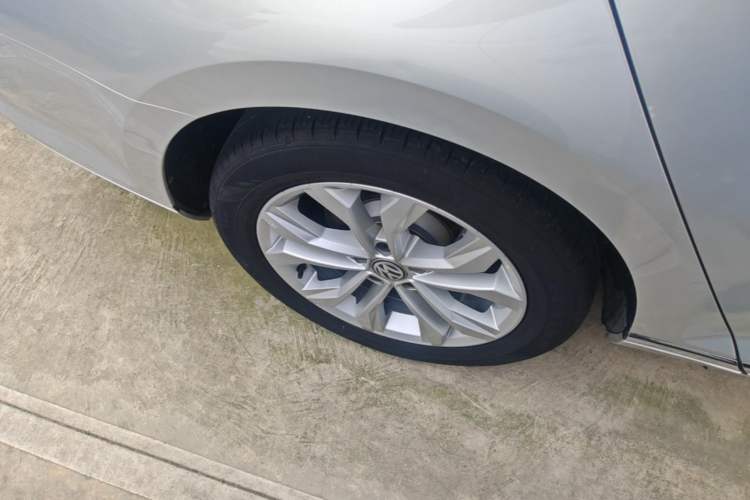 Used Volkswagen Magotan 2019 330TSI DSG Luxury Version China VI Standard Right Rear Wheel Hub