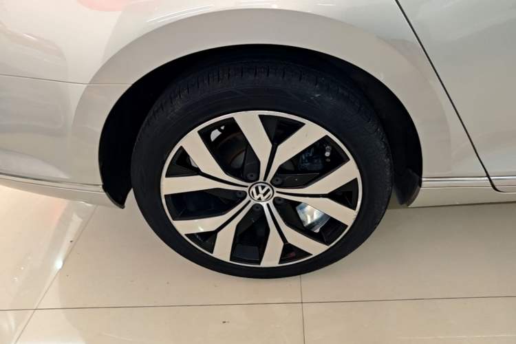 Used Volkswagen Magotan 2019 280TSI DSG Comfort Model China VI Standard Right Rear Wheel Hub