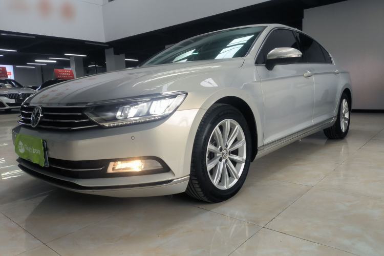 Used Volkswagen Magotan 2019 330TSI DSG Leading Model China VI Standard Guazi used car, China used car export, Used car for sale, Used cars, Cheapest cars for sale
