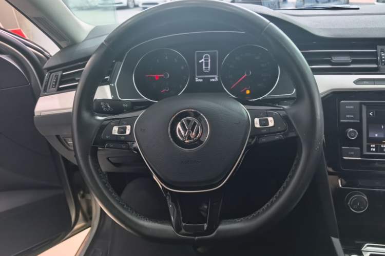 Used Volkswagen Magotan 2019 330TSI DSG Leading Model China VI Standard Steering Wheel