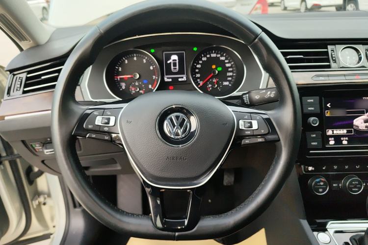 Used Volkswagen Magotan 2019 330TSI DSG Luxury Model China V Standard Steering Wheel