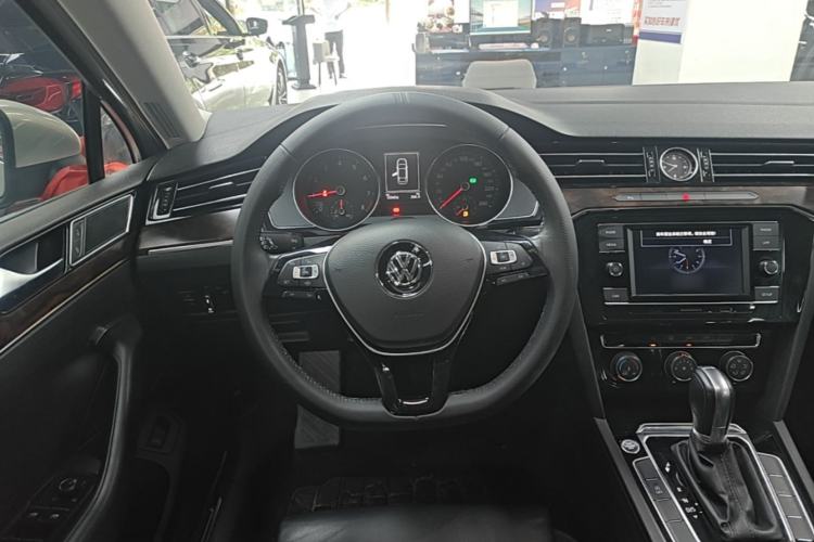 Used Volkswagen Magotan 2019 330TSI DSG Leading Model China VI Standard Steering Wheel