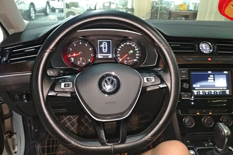 Used Volkswagen Magotan 2019 330TSI DSG Leading Model China VI Standard Steering Wheel