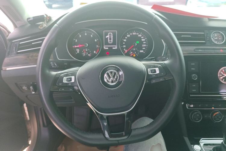 Used Volkswagen Magotan 2019 330TSI DSG Luxury Model China V Standard Steering Wheel