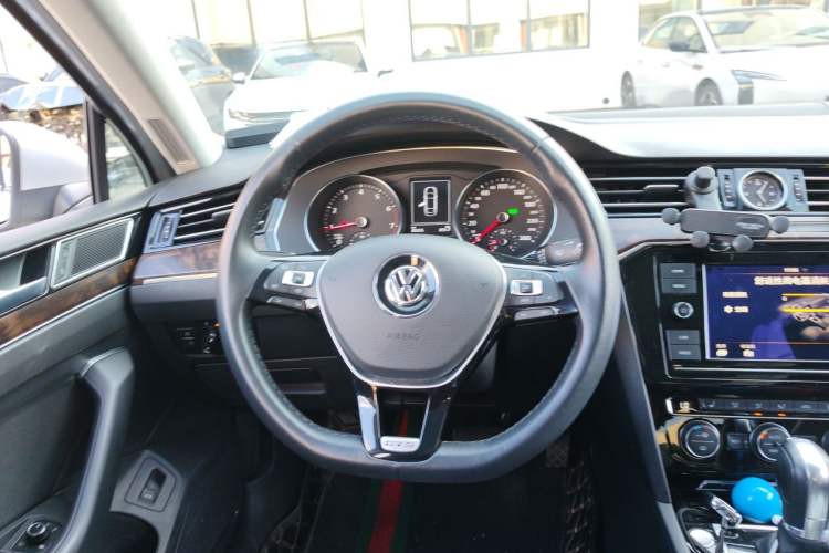 Used Volkswagen Magotan 2019 380TSI DSG Luxury Model China V Standard Steering Wheel