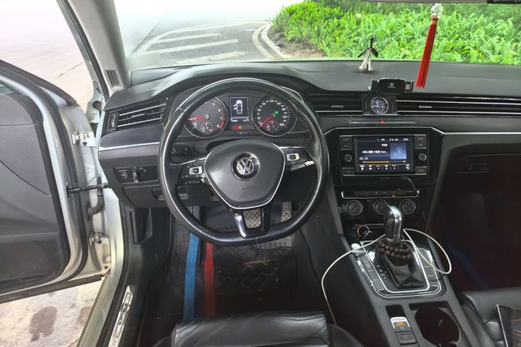 Used Volkswagen Magotan 2019 330TSI DSG Leading Model China VI Standard Steering Wheel