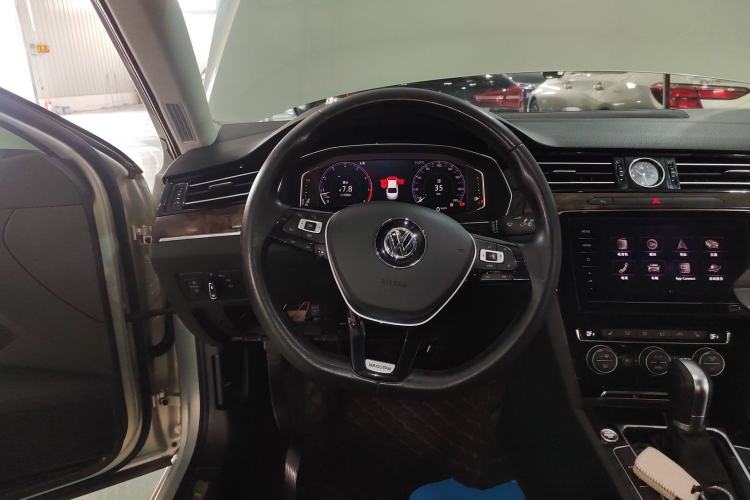 Used Volkswagen Magotan 2019 330TSI DSG Luxury Version China VI Standard Steering Wheel