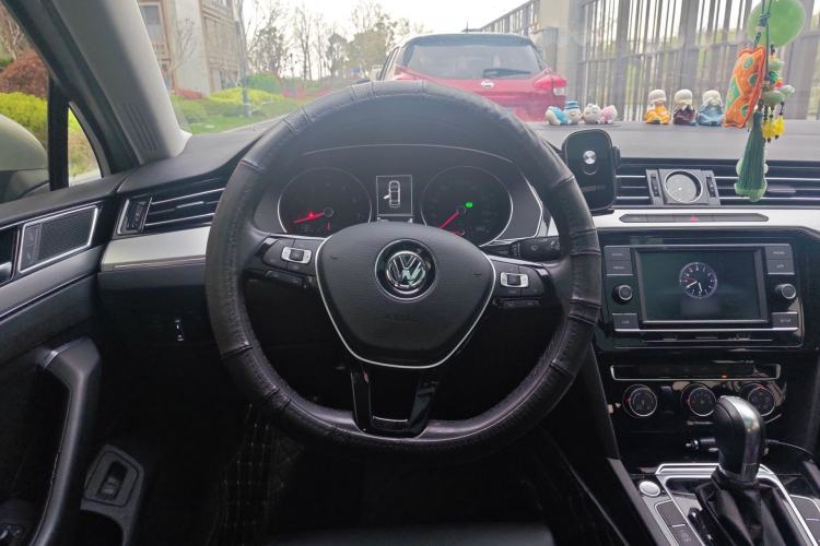 Used Volkswagen Magotan 2019 330TSI DSG Leading Edition China V Standard Steering Wheel