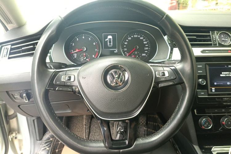 Used Volkswagen Magotan 2019 330TSI DSG Leading Edition China V Standard Steering Wheel