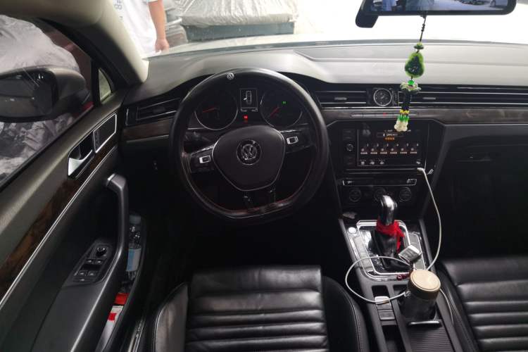 Used Volkswagen Magotan 2019 330TSI DSG Luxury Model China V Standard Steering Wheel