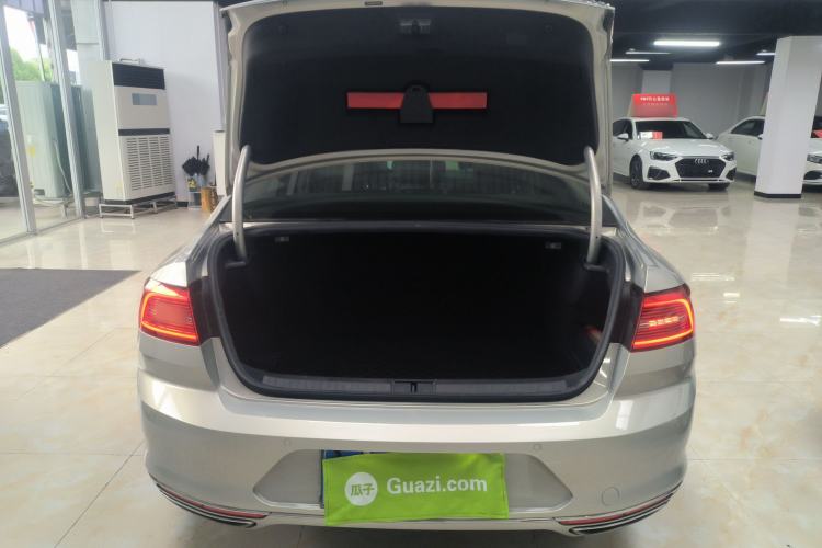 Used Volkswagen Magotan 2019 330TSI DSG Leading Model China VI Standard Trunk