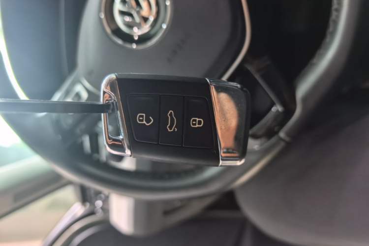 Used Volkswagen Magotan 2019 330TSI DSG Leading Model China VI Standard Vehicle Key