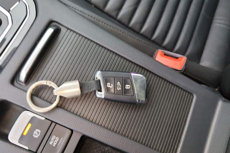Used Volkswagen Magotan 2019 330TSI DSG Luxury Model China V Standard Vehicle Key