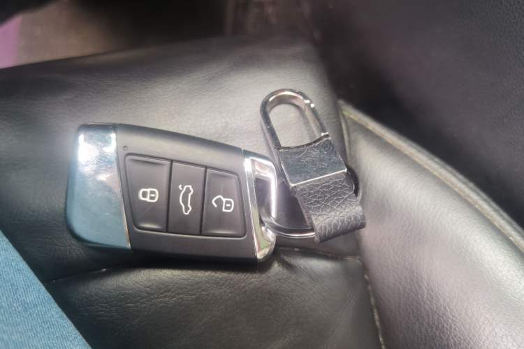 Used Volkswagen Magotan 2019 330TSI DSG Leading Model China VI Standard Vehicle Key