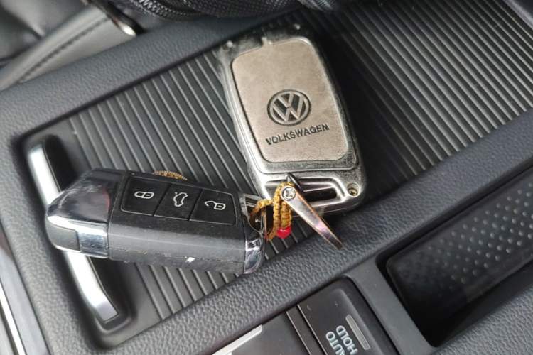Used Volkswagen Magotan 2019 330TSI DSG Luxury Model China V Standard Vehicle Key
