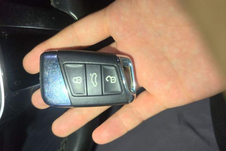 Used Volkswagen Magotan 2019 330TSI DSG Leading Model China VI Standard Vehicle Key