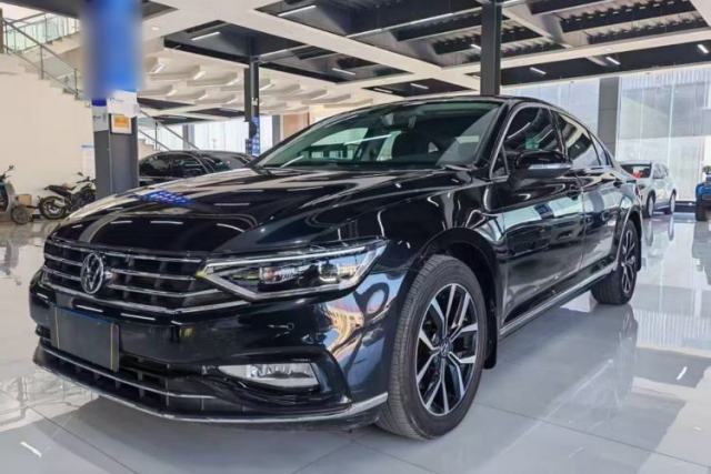 Ojetý Volkswagen Magotan 2020 330TSI DSG Leading Model
