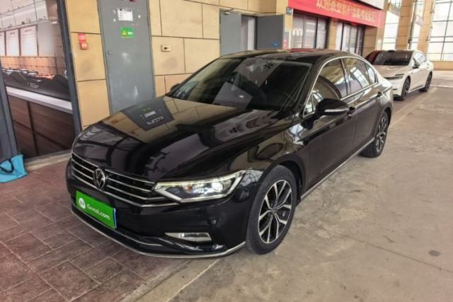 Ojetý Volkswagen Magotan 2020 330TSI DSG Leading Model