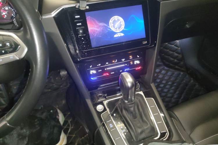Used Volkswagen Magotan 2020 330TSI DSG Leading Model Audio And AC Panel