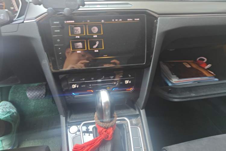Used Volkswagen Magotan 2020 330TSI DSG Luxury Edition Audio And AC Panel