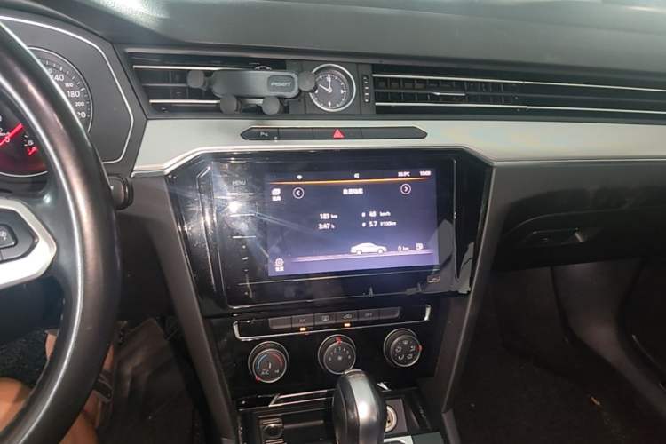 Used Volkswagen Magotan 2020 280TSI DSG Comfort Edition Audio And AC Panel
