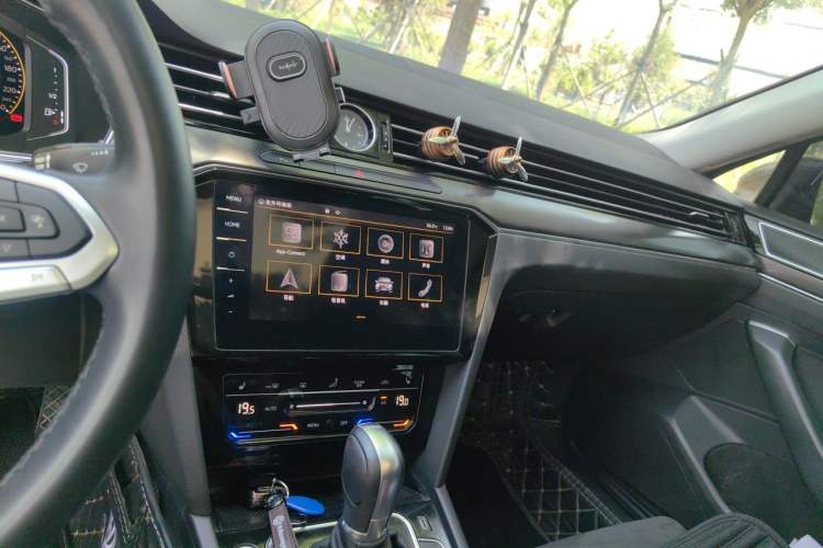 Used Volkswagen Magotan 2020 330TSI DSG Luxury Edition Audio And AC Panel