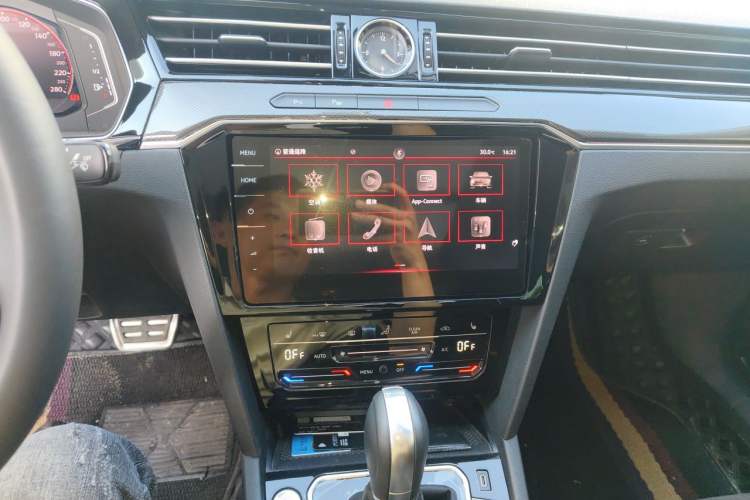 Used Volkswagen Magotan 2020 380TSI DSG Luxury Version Audio And AC Panel
