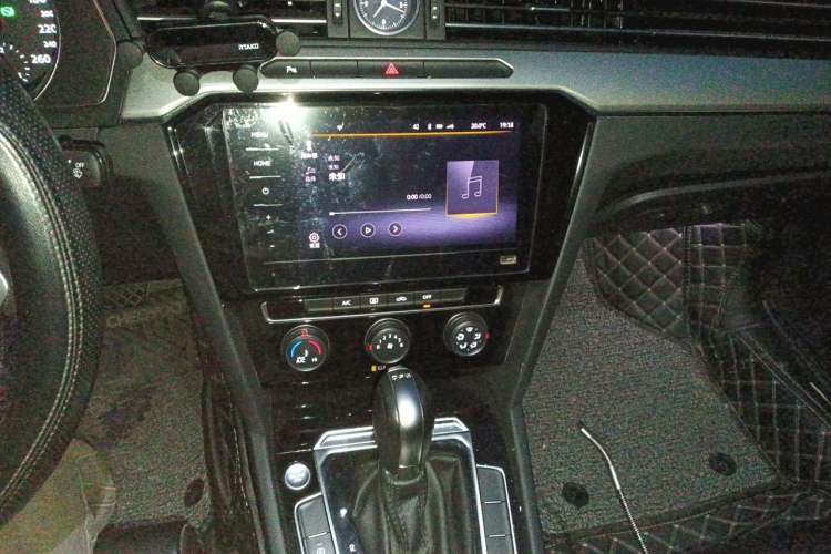 Used Volkswagen Magotan 2020 280TSI DSG Comfort Edition Audio And AC Panel