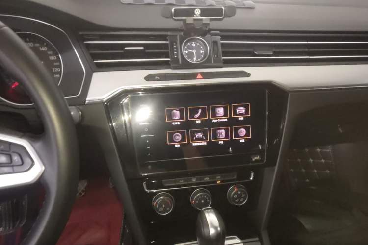 Used Volkswagen Magotan 2020 280TSI DSG Comfort Edition Audio And AC Panel