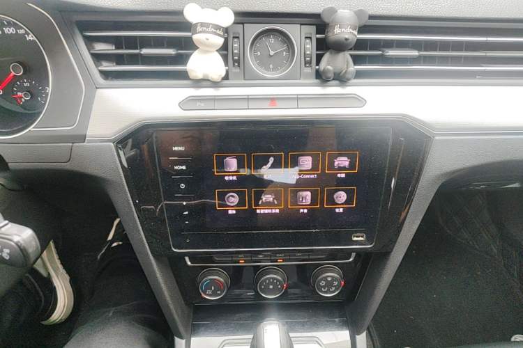 Used Volkswagen Magotan 2020 280TSI DSG Comfort Edition Audio And AC Panel